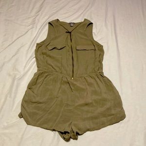 J for justify. Small and it’s green